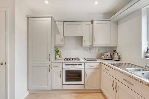 12 Cobham Close, Enfield, EN1 3SU