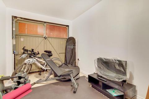 12 Cobham Close, Enfield, EN1 3SU