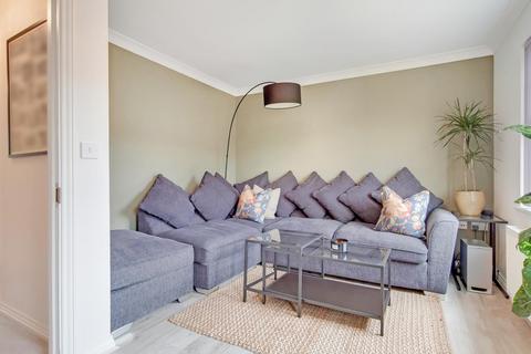 12 Cobham Close, Enfield, EN1 3SU