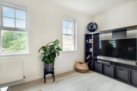 12 Cobham Close, Enfield, EN1 3SU