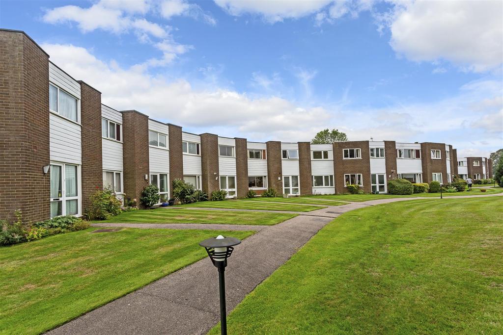 The Tracery, Banstead 4 bed terraced house £525,000