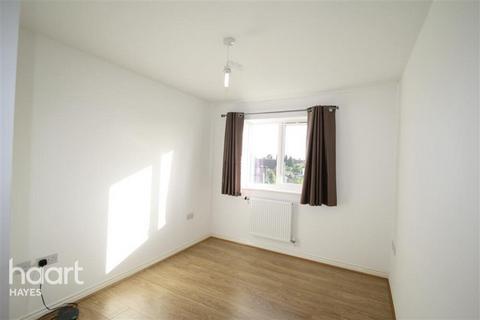 2 bedroom flat to rent, Varcoe Gardens, Hayes