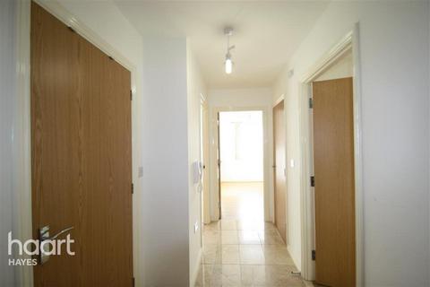 2 bedroom flat to rent, Varcoe Gardens, Hayes