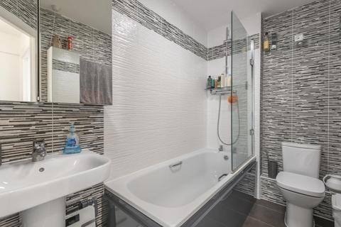 2 bedroom apartment to rent, Berryfields,  Aylesbury,  HP18