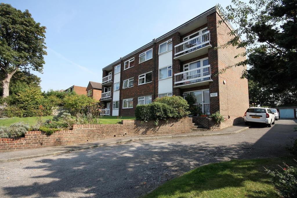 Barfield Court, Ladbroke Road, Redhill RH1 2 bed apartment for sale £