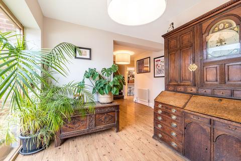 64 Kechill Gardens, Bromley, BR2 7NG