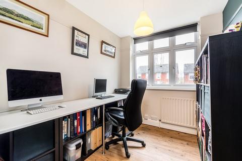 64 Kechill Gardens, Bromley, BR2 7NG