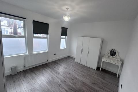 1 bedroom flat to rent, Winchester Road, E4