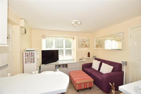 1 bedroom ground floor flat for sale - Wyndham Crescent, Cranleigh, Surrey