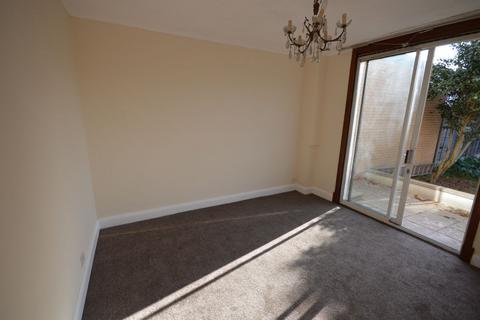 3 bedroom terraced house to rent, Meadway, Ilford