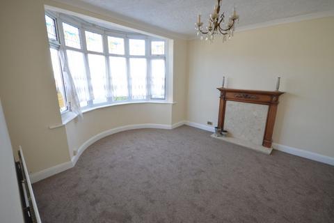 3 bedroom terraced house to rent, Meadway, Ilford