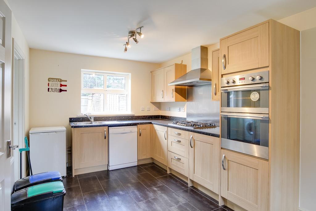 Cheney Road, Minster, CT12 5 bed house £1,450 pcm (£335 pw)