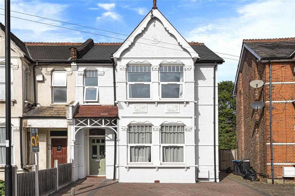 Palmerston Crescent, Palmers Green, London, N13 4 bed semidetached
