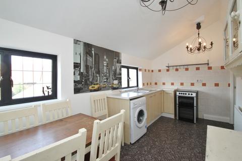 3 bedroom apartment to rent, Market Place, Abridge