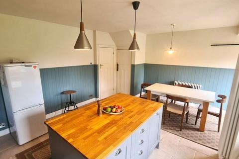 3 bedroom semi-detached house to rent, Thaxted Road, New Eltham SE9