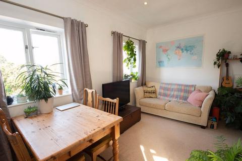 2 bedroom apartment for sale, Velyn Avenue, Chichester