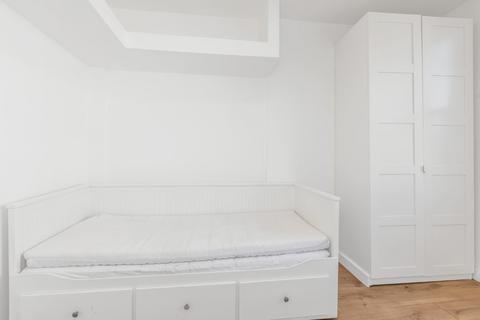 Studio to rent, Warwick Rd, Earls Court SW5
