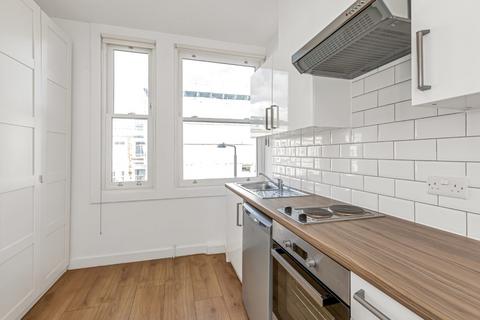 Studio to rent, Warwick Rd, Earls Court SW5