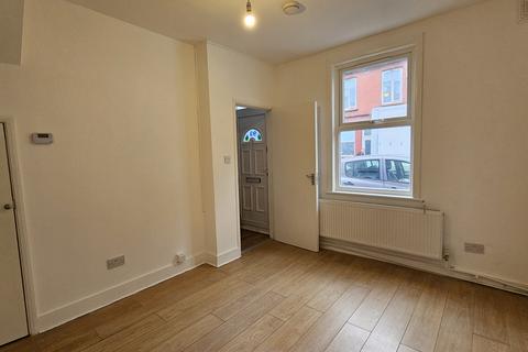 2 bedroom terraced house to rent, Neasden Lane, Neasden NW10