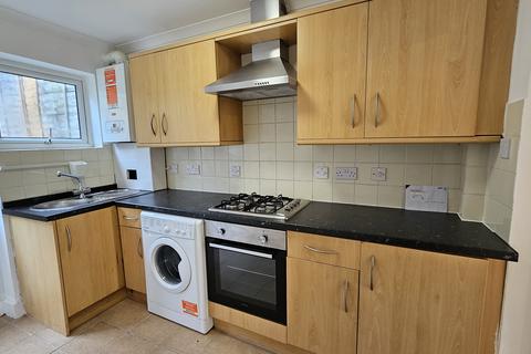 2 bedroom terraced house to rent, Neasden Lane, Neasden NW10