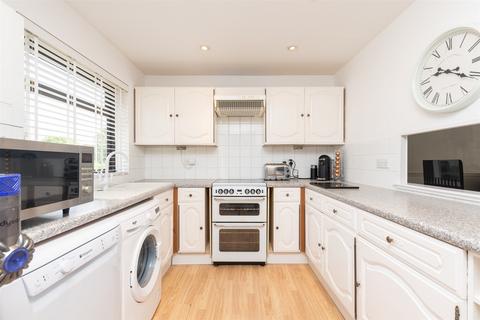 3 bedroom end of terrace house for sale, Apsledene, Gravesend, Kent