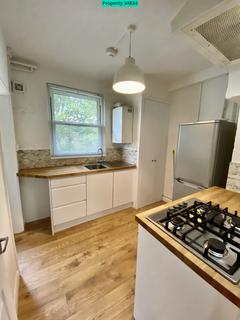 3 bedroom flat to rent, Lilford Road, London, SE5 9DZ