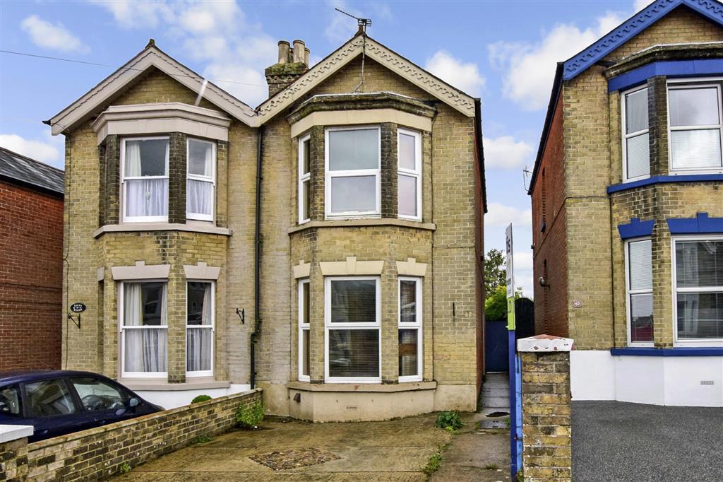 Stephenson Road, Cowes, Isle of Wight 3 bed semidetached house £260,000