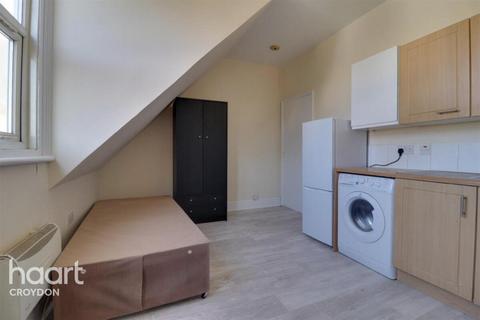 Studio to rent, Temple Road, Croydon