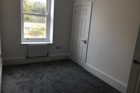 2 bedroom flat to rent, Clarement, W-s-M BS23