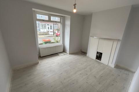 2 bedroom end of terrace house to rent, East Ham E6