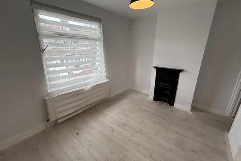 2 bedroom end of terrace house to rent, East Ham E6