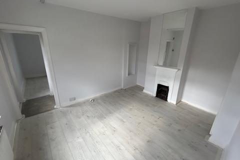 2 bedroom end of terrace house to rent, East Ham E6