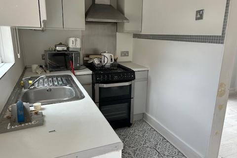 2 bedroom end of terrace house to rent, East Ham E6