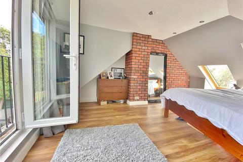 2 bedroom apartment for sale, Meadway, Twickenham, TW2