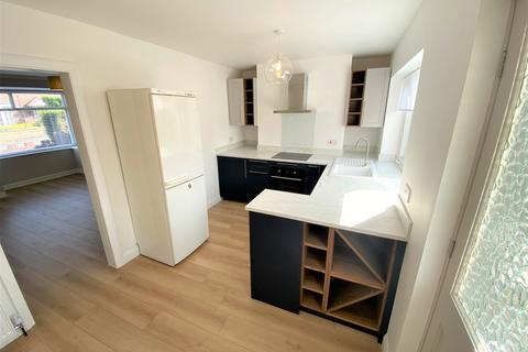 3 bedroom semi-detached house to rent, Prospect Avenue, Pudsey