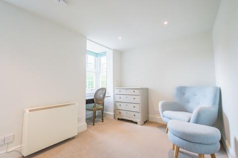 Studio to rent, Lansdown Crescent