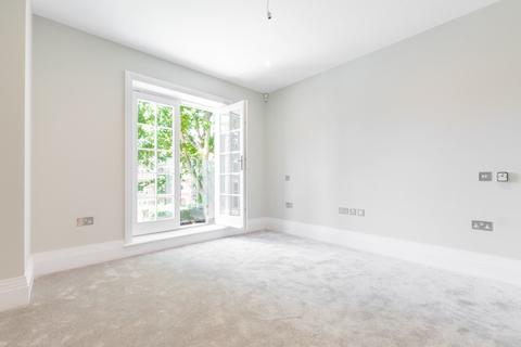 2 bedroom apartment to rent - Cavendish Road, Weybridge