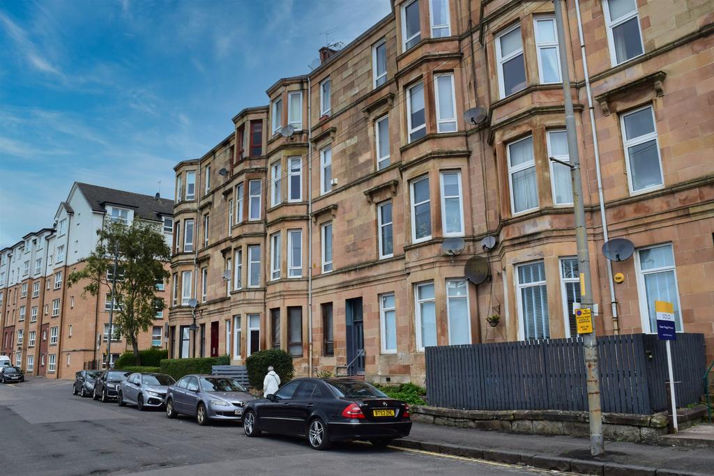 Somerville Drive, Flat 0/2, Mount Florida, Glasgow, G42 9BJ 2 bed flat