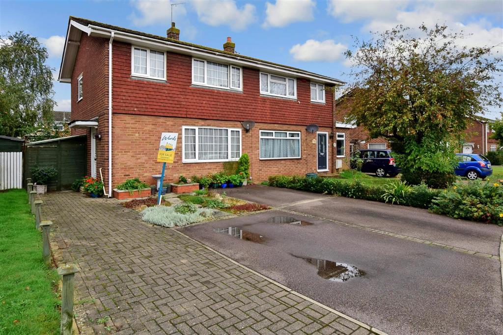 Oriole Way, Birds Estate, Larkfield, Kent 3 bed semidetached house £310,000