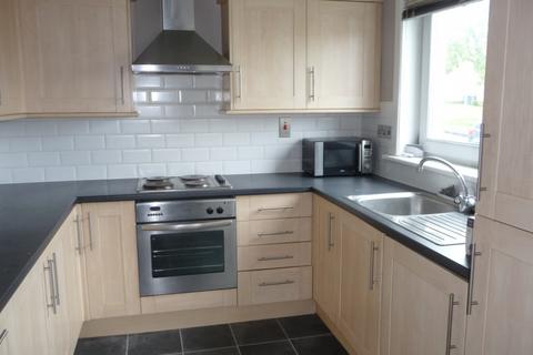 2 bedroom end of terrace house to rent, Churchill Crescent, Glasgow, G71