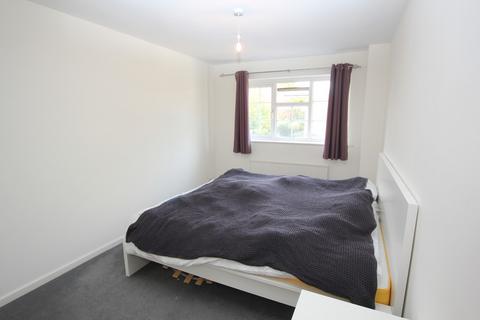 3 bedroom terraced house to rent, Eaton Mews, Eaton Road Handbridge