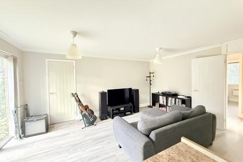 2 bedroom ground floor maisonette to rent, Ford Court, Beaulieu Road