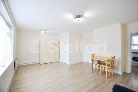 Studio to rent, Romford Road, London, E7