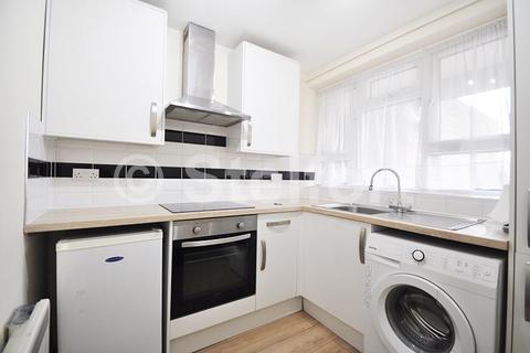 Studio to rent, Romford Road, London, E7