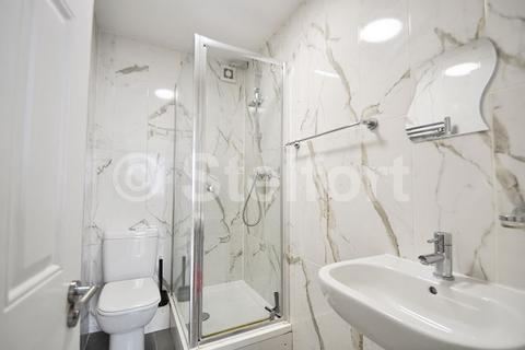 Studio to rent, Romford Road, London, E7