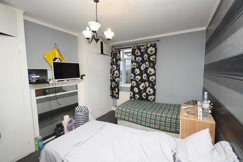 3 bedroom flat for sale, Long Drive, East Acton, London, W3 7PL