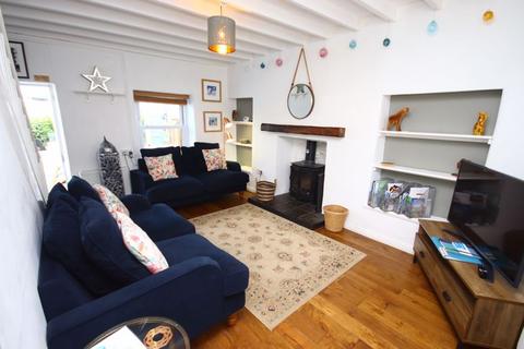 2 bedroom cottage for sale - Old Road, Conwy