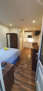 Studio to rent, Chatsworth Road, London NW2