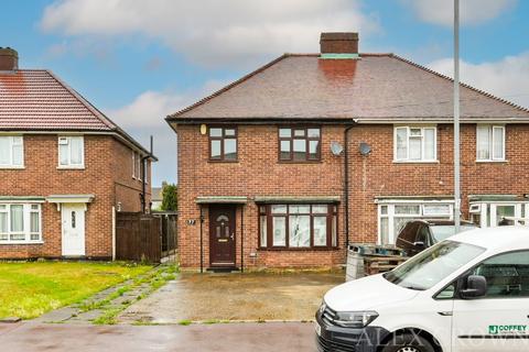 4 bedroom semi-detached house to rent, Lawrence Crescent, Dagenham