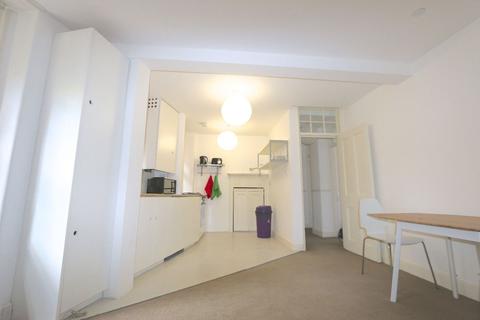 2 bedroom flat to rent - Queen Alexandra Mansions, London WC1